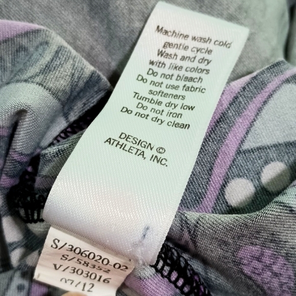 Athleta Tinker Tank Built-in Bra Tank Top Small Grey Purple Paisley, Small - Picture 9 of 9